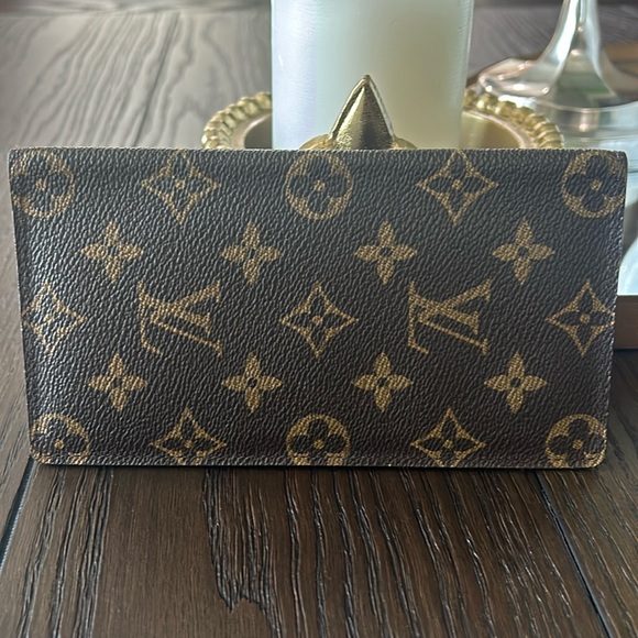 Louis Vuitton Wallet - Picture 1 of 6